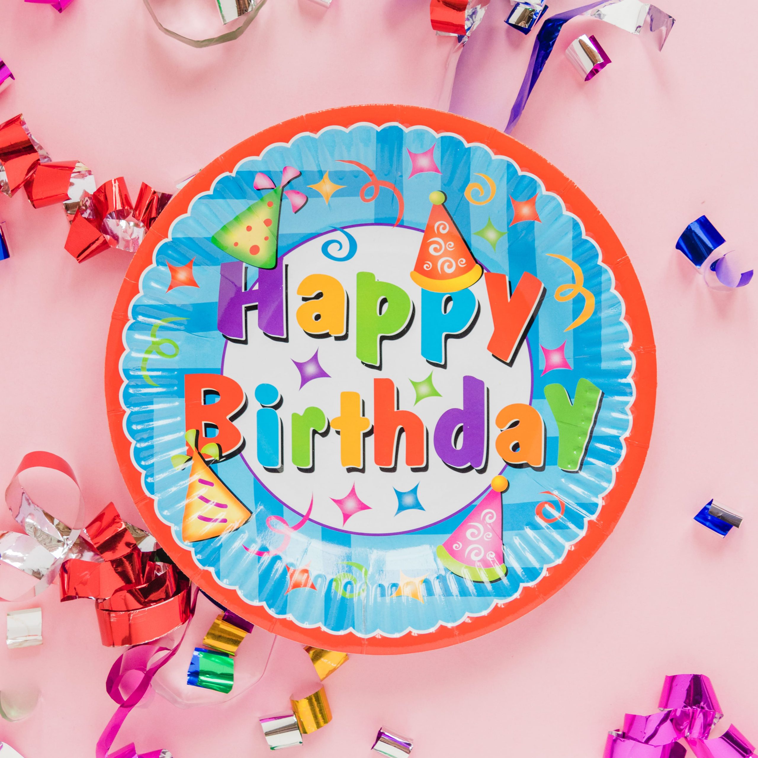 Card-plate-saying-happy-birthday